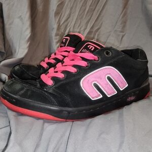 Etnies Novice Black/Pink Skate Shoes!